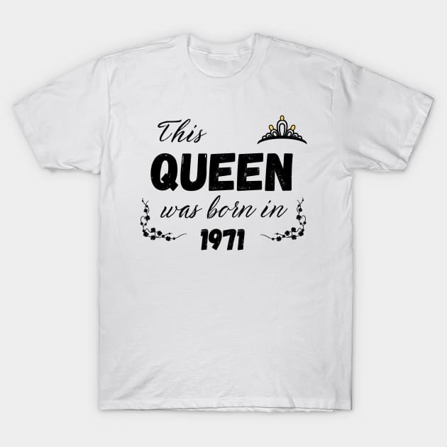 Queen born in 1971 T-Shirt by Kenizio 